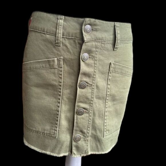 NWT Aeropostale Khaki Green button up jean skirt still with tags size 4 - Picture 2 of 6